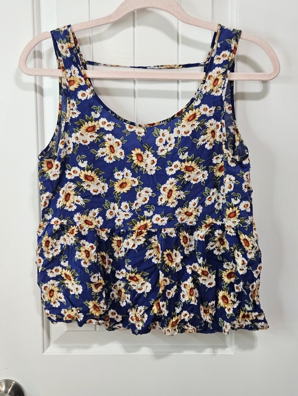 Floral Cropped Tank Top with Open Back Detail
